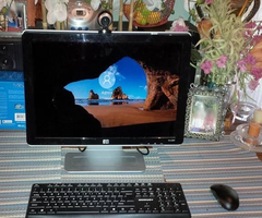 Full set - Windows 10 desktop PC , 21" LCD monitor, wifi, webcam